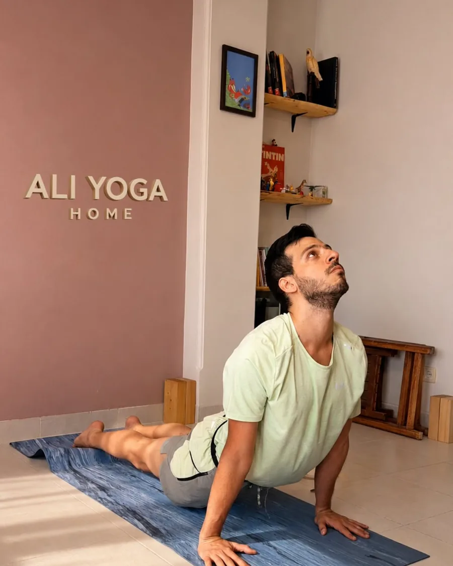 علی خالقی در هوم استودیو ALI YOGA HOME