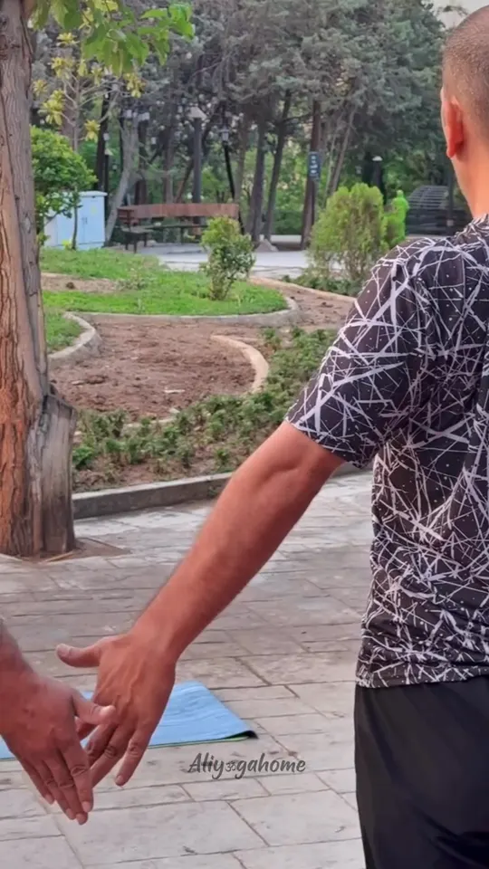 سلام بر خورشید، یک ساعت با هم